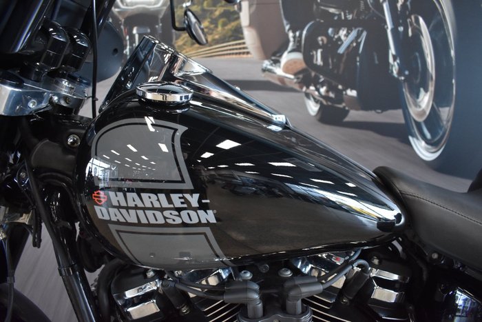 2021 Harley-davidson FLSB SPORT GLIDE VIVID BLACK