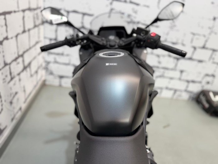 2025 Suzuki GSX-8R GSX-R Black