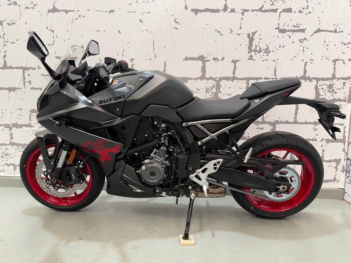 2025 Suzuki GSX-8R GSX-R Black