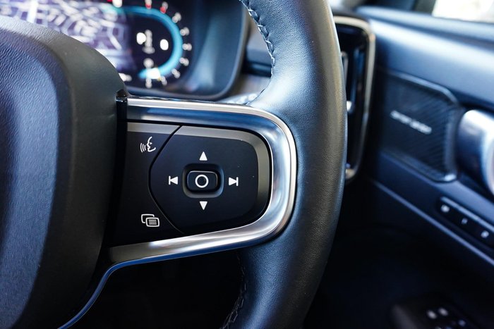 2023 Volvo XC40 Ultimate B4 Bright