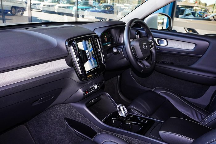 2023 Volvo XC40 Ultimate B4 Bright