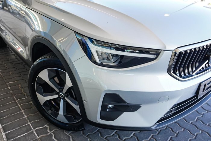 2023 Volvo XC40 Ultimate B4 Bright