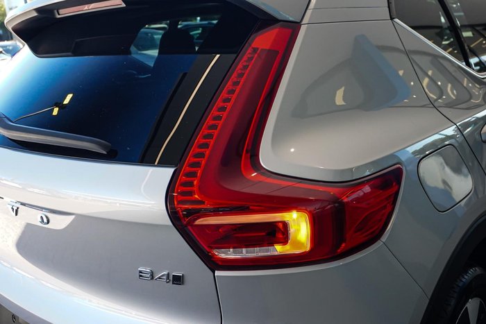2023 Volvo XC40 Ultimate B4 Bright