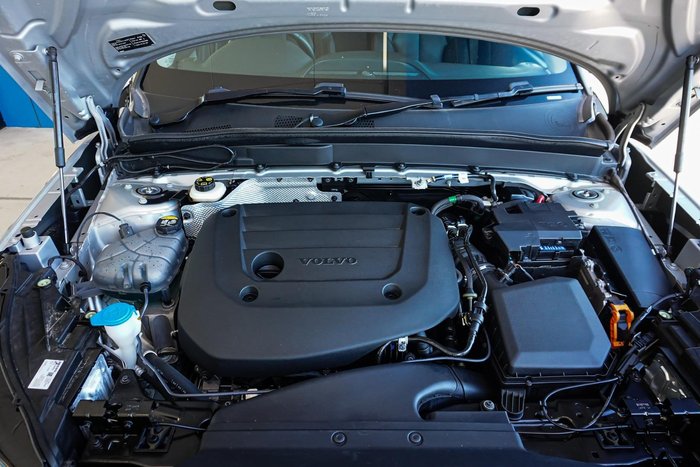 2023 Volvo XC40 Ultimate B4 Bright