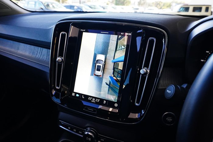 2023 Volvo XC40 Ultimate B4 Bright