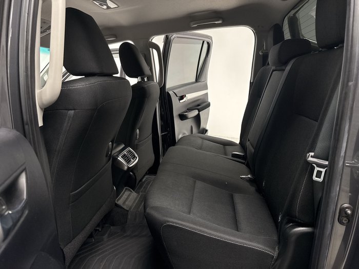 2021 Toyota Hilux SR5