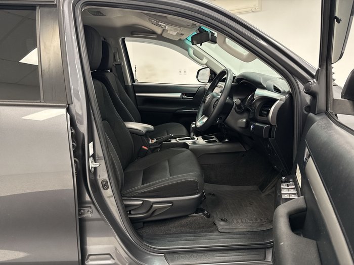 2021 Toyota Hilux SR5