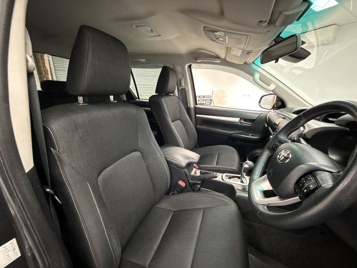 2021 Toyota Hilux SR5