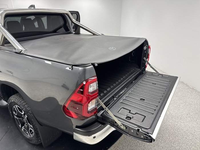 2021 Toyota Hilux SR5