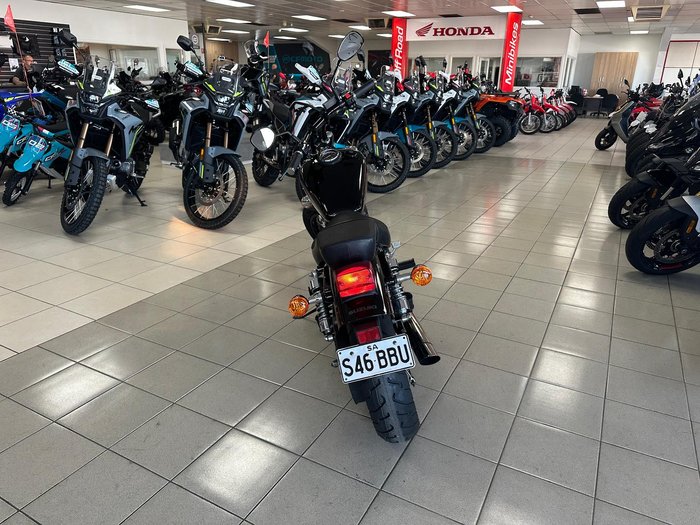 2017 Suzuki Boulevard S40 (LS650) Boulevard Black