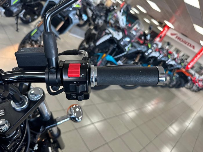 2017 Suzuki Boulevard S40 (LS650) Boulevard Black