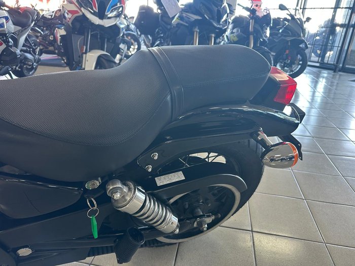 2017 Suzuki Boulevard S40 (LS650) Boulevard Black