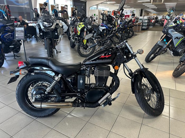 2017 Suzuki Boulevard S40 (LS650) Boulevard Black