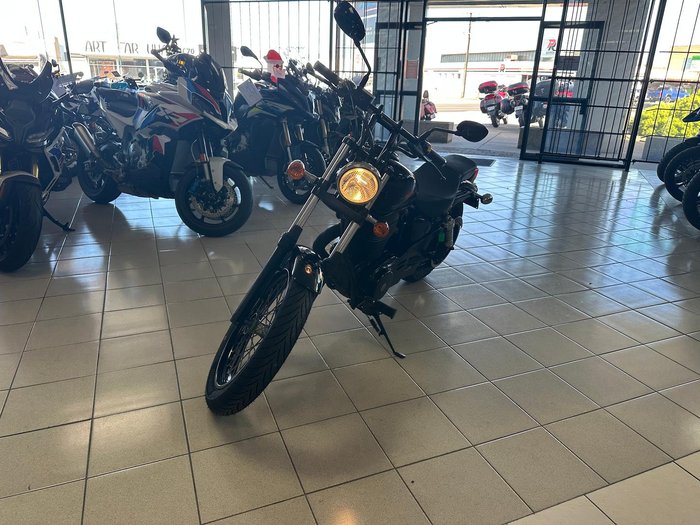 2017 Suzuki Boulevard S40 (LS650) Boulevard Black