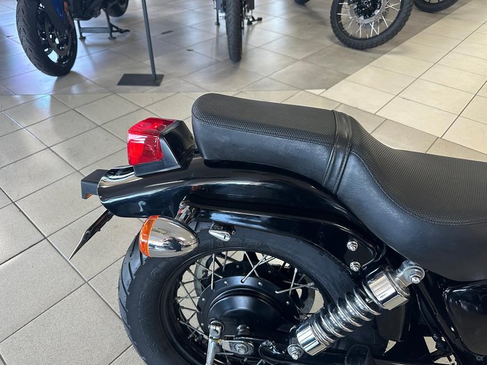 2017 Suzuki Boulevard S40 (LS650) Boulevard Black