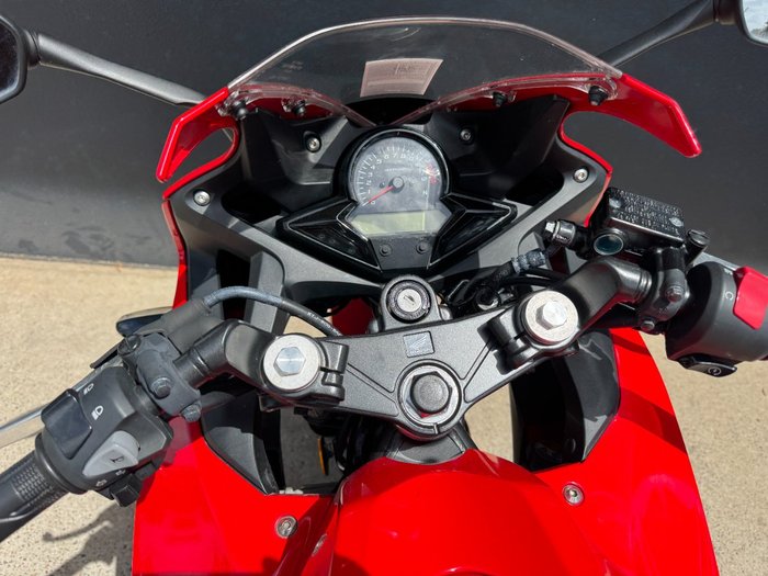 2015 Honda CBR300R RED/WHITE