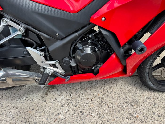 2015 Honda CBR300R RED/WHITE