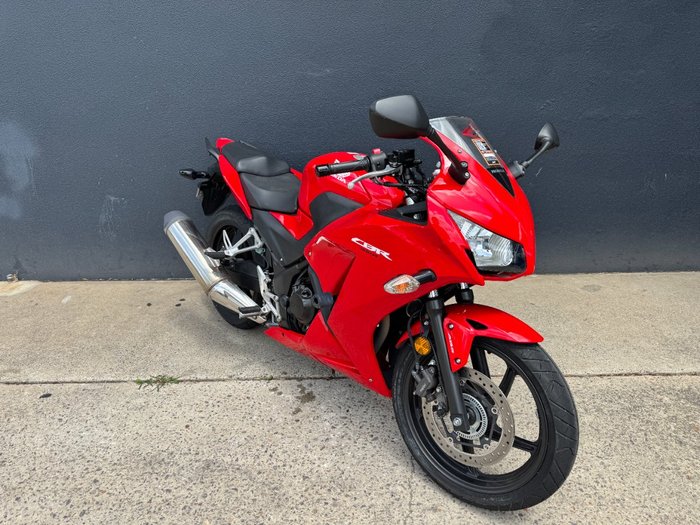 2015 Honda CBR300R RED/WHITE