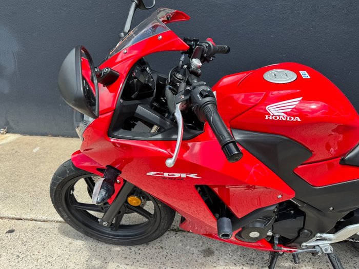 2015 Honda CBR300R RED/WHITE