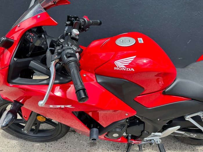 2015 Honda CBR300R RED/WHITE