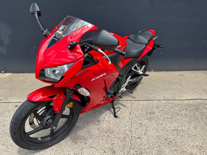 2015 Honda CBR300R RED/WHITE