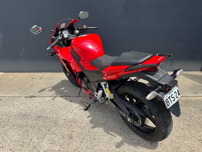 2015 Honda CBR300R RED/WHITE