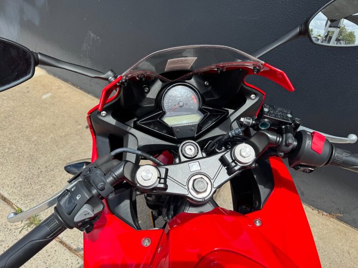 2015 Honda CBR300R RED/WHITE