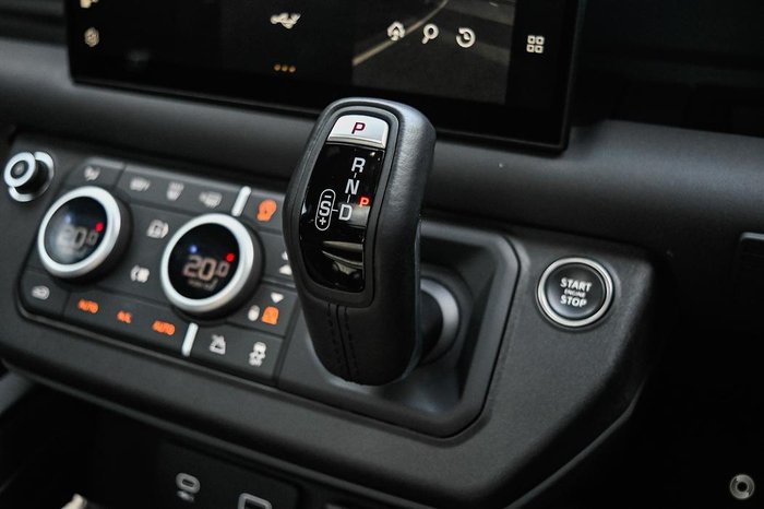 2024 Land Rover Defender 130 D300 X-Dynamic SE