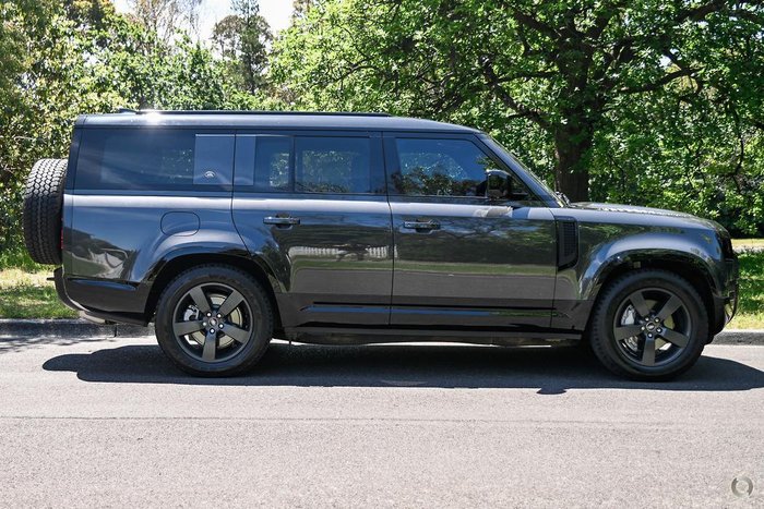 2024 Land Rover Defender 130 D300 X-Dynamic SE