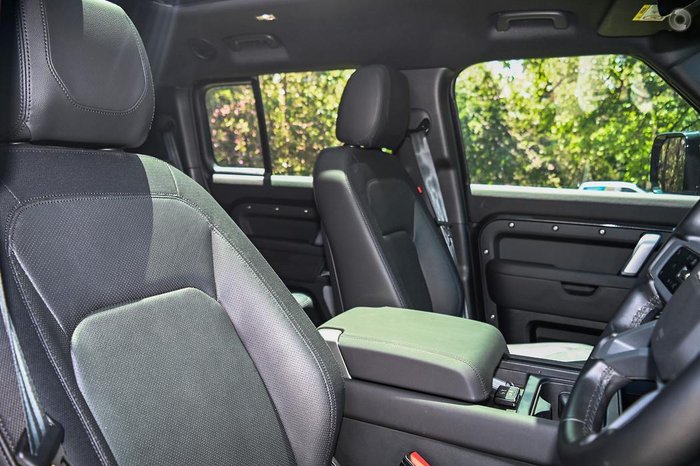 2024 Land Rover Defender 130 D300 X-Dynamic SE