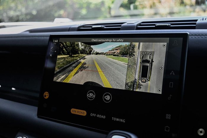 2024 Land Rover Defender 130 D300 X-Dynamic SE