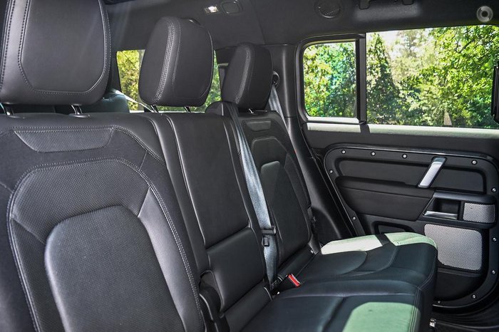 2024 Land Rover Defender 130 D300 X-Dynamic SE