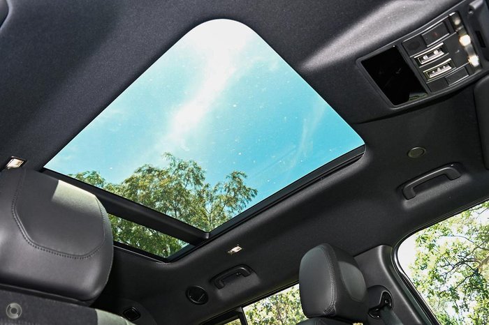 2024 Land Rover Defender 130 D300 X-Dynamic SE