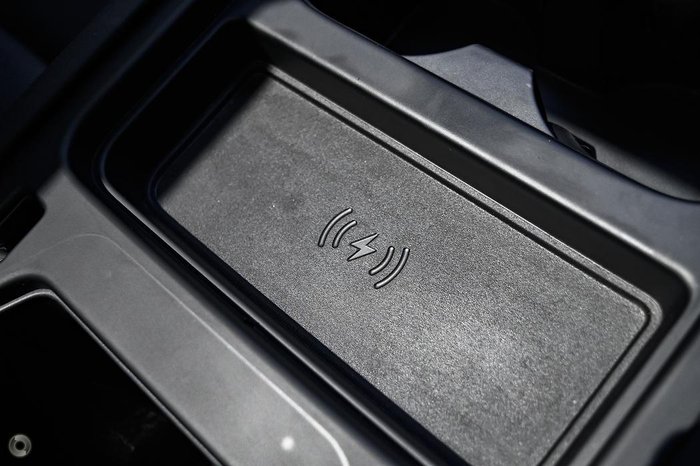 2024 Land Rover Defender 130 D300 X-Dynamic SE