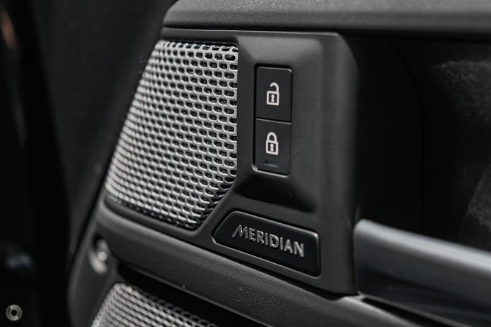 2024 Land Rover Defender 130 D300 X-Dynamic SE