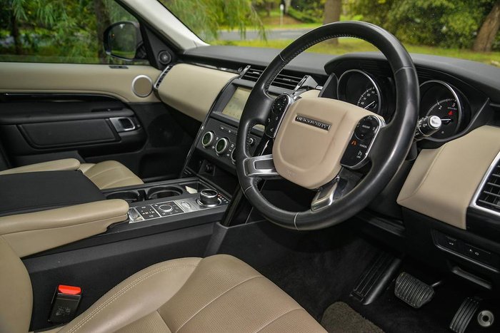 2020 Land Rover Discovery SD6 SE