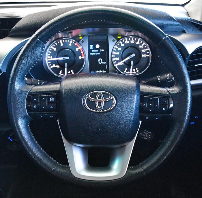 2020 Toyota Hilux SR5