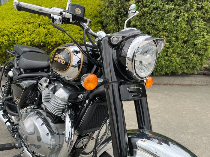 2025 Royal Enfield CLASSIC 650 Black