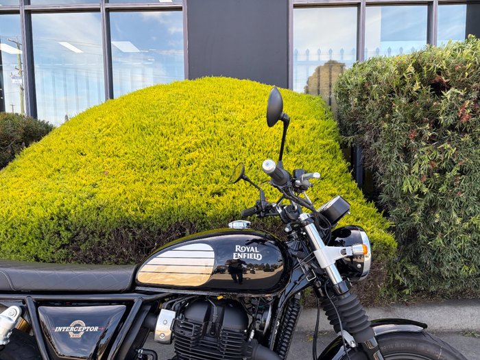 2026 Royal Enfield INTERCEPTOR 650 E5 CLASSIC Black