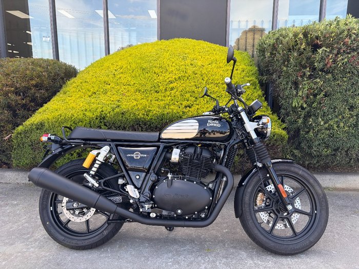 2026 Royal Enfield INTERCEPTOR 650 E5 CLASSIC Black