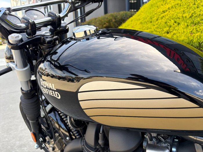 2026 Royal Enfield INTERCEPTOR 650 E5 CLASSIC Black