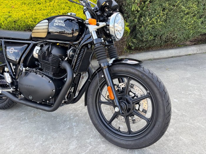2026 Royal Enfield INTERCEPTOR 650 E5 CLASSIC Black