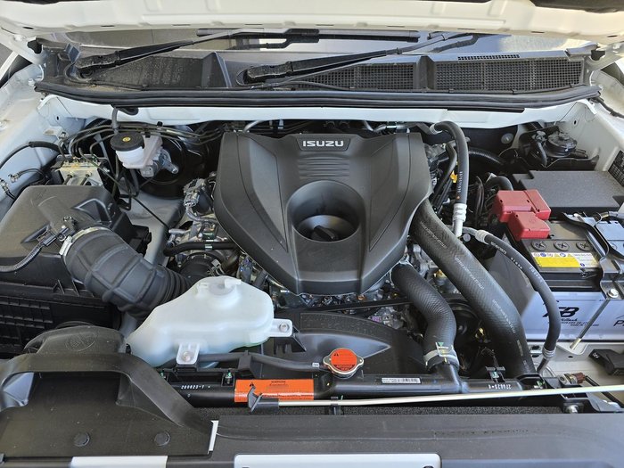 2025 Isuzu MU-X X-TERRAIN MY25.5 4X4 Dual Range Moonstone White