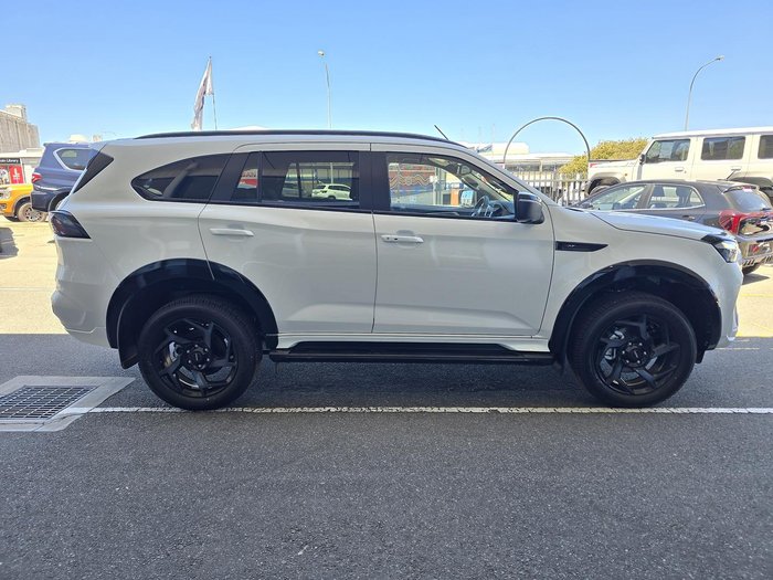 2025 Isuzu MU-X X-TERRAIN MY25.5 4X4 Dual Range Moonstone White