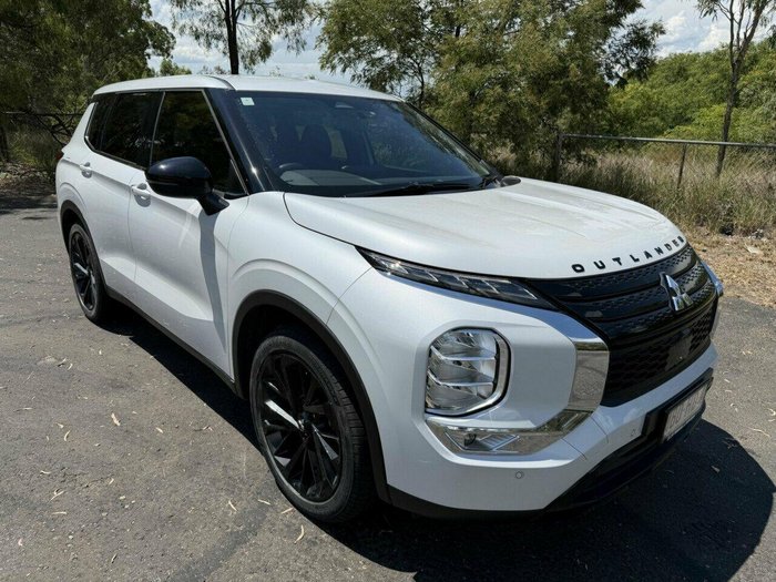 2023 Mitsubishi Outlander LS Black Edition