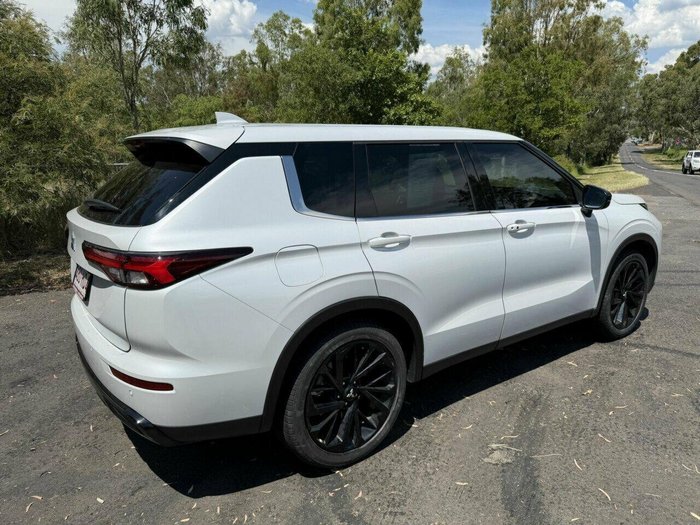 2023 Mitsubishi Outlander LS Black Edition