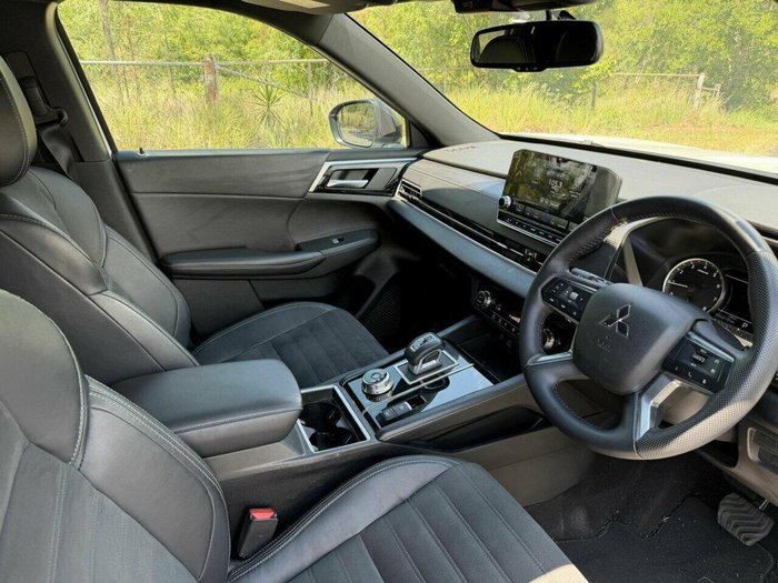 2023 Mitsubishi Outlander LS Black Edition