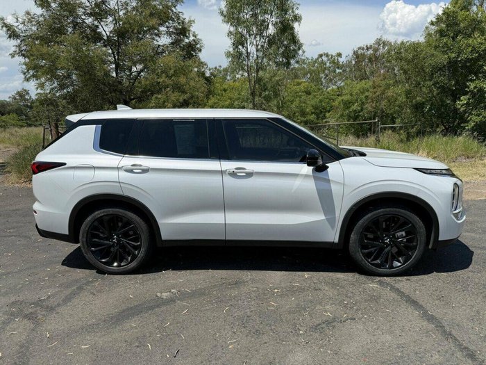 2023 Mitsubishi Outlander LS Black Edition