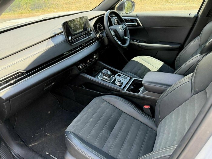 2023 Mitsubishi Outlander LS Black Edition