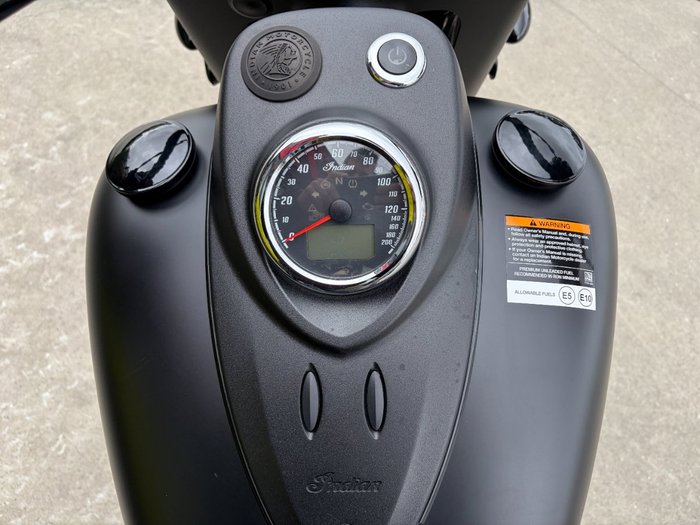 2019 Indian CHIEF DARK HORSE ThunderBLACKSmoke